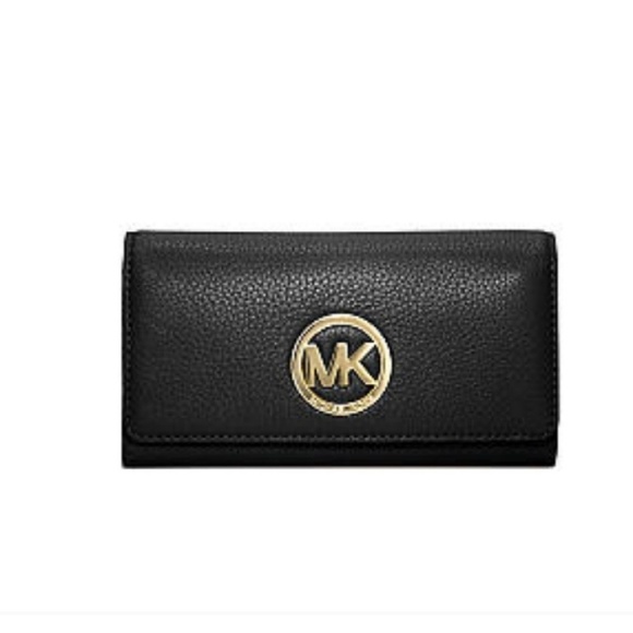Michael Kors Handbags - BEAUTIFUL MICHAEL KORS WALLET
